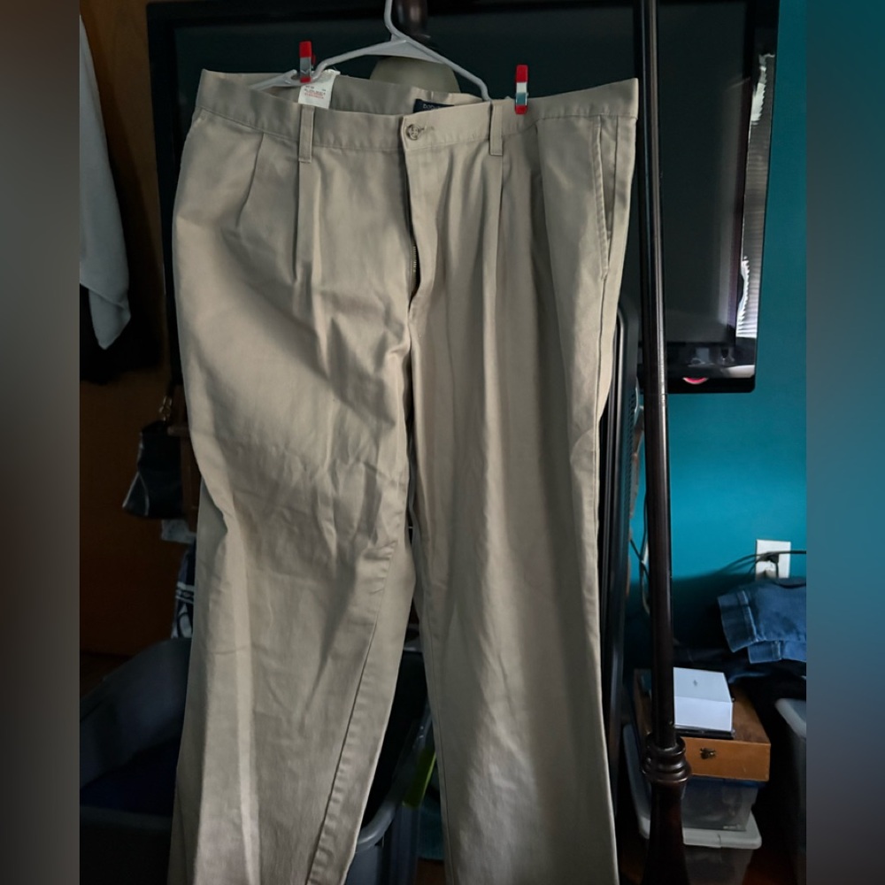 Dockers Men's Khaki Chinos